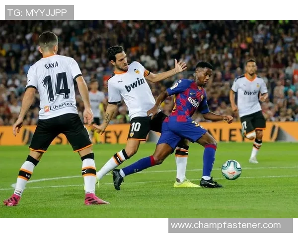 巴塞罗那与瓦伦西亚的激烈对决回顾及赛季精彩瞬间分析